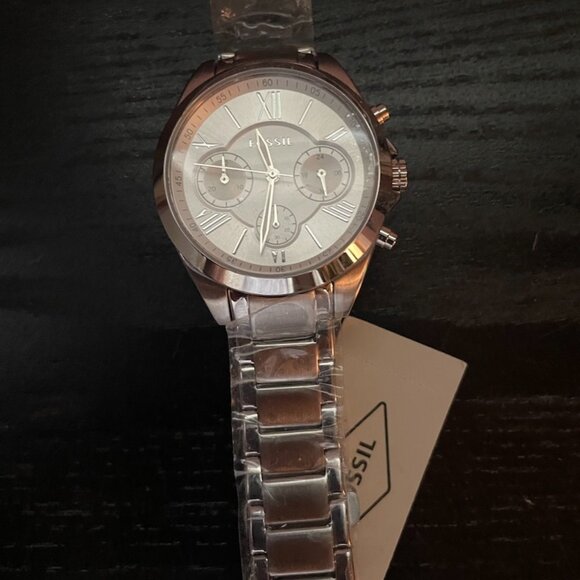 Women's Silver Fossil Watch - NWT - Picture 3 of 3